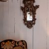PAIRE DE MIROIRS LOUIS XV EN APPLIQUES BOIS SCULPTE PATINE BRONZE – Image 6