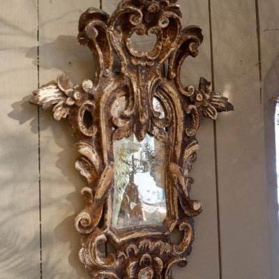 PAIRE DE MIROIRS LOUIS XV EN APPLIQUES BOIS SCULPTE PATINE BRONZE