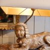Une paire de lampes sphinges en bois doré XVIIIE+ AJ soie mordorée – Image 4