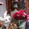 Une paire de petits vases à anses en fonte verte d'époque XVIIIe – Image 2