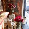 Une paire de petits vases à anses en fonte verte d'époque XVIIIe – Image 3