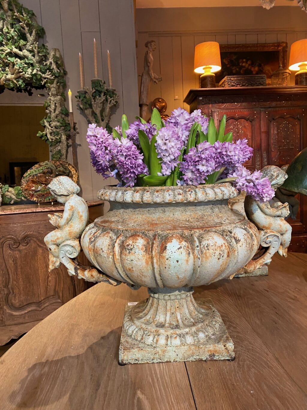 Suite of 4 &quot;l&#039;enfant &amp; l&#039;oiseau&quot; pale green cast-iron vases with handles - France late 19th century - Image 3