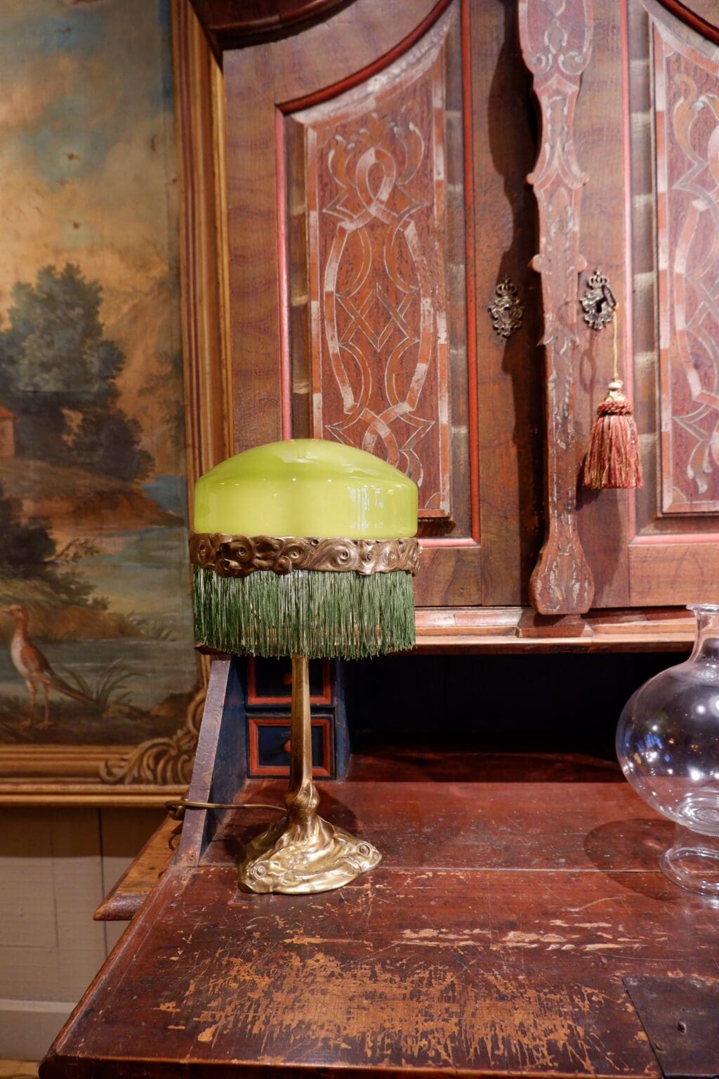Table lamp with gilded bronze tritons and opaline glass - bladder green + fringe - Sweden ca.1910 - Image 2