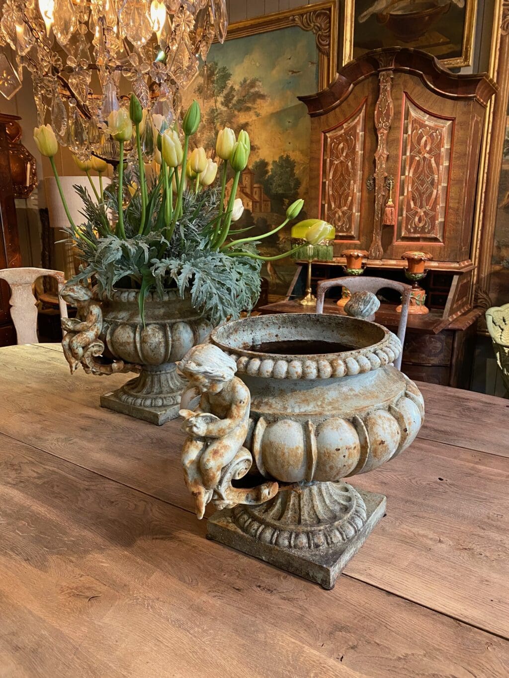 Suite of 4 &quot;l&#039;enfant &amp; l&#039;oiseau&quot; pale green cast-iron vases with handles - France late 19th century - Image 4