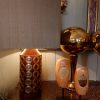 PAIRE DE LAMPES EN CERAMIQUE BRUNE EMAILLEE & PASTILLES CUIVRE PAR BERGBOMS CA,1960 – Image 2