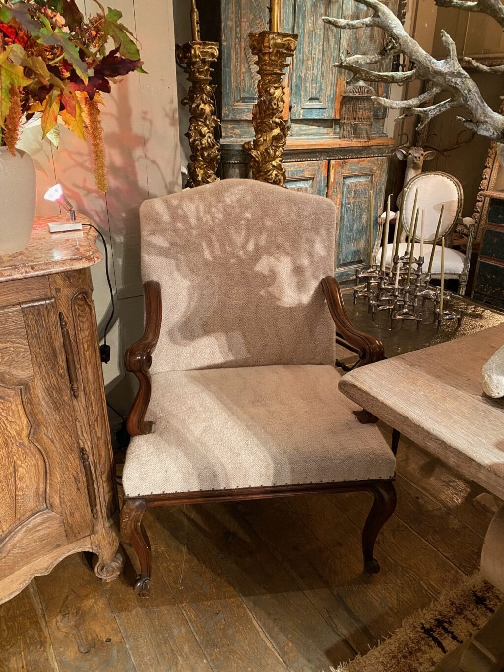 Paire de fauteuils Genois periode Louis XV recouverts de lainage – Image 4