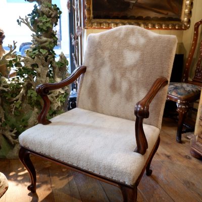 Paire de fauteuils Genois periode Louis XV recouvert de lainage
