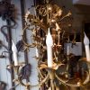 Lustre "fleurs de lys & feuilles d'acanthes" en métal patine dorée - Italie XIXe – Image 2