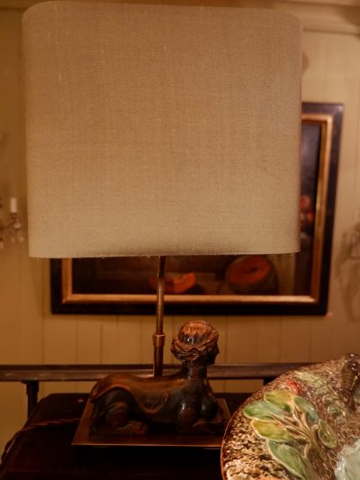 Paire de lampes sphinges en bois sculpté ca.1880 + abat-jour en soie
