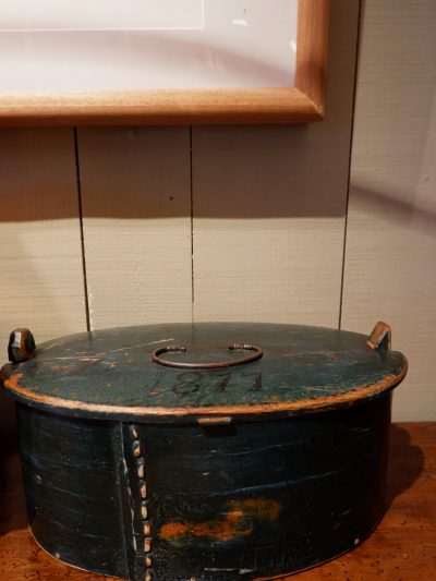 Petit boite à pétrin suédoise patine bleue foncé ca.1800