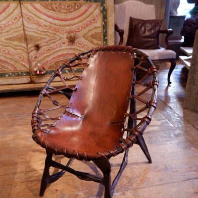 Fauteuil métal et cuir patiné par Francois Thevenin