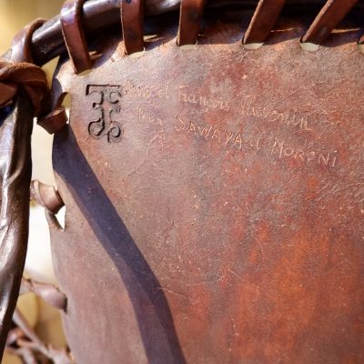 Fauteuil métal et cuir patiné par Francois Thevenin