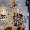 Grand chandelier Genois en bois doré sculpté et pampilles de verre multicolore ca.1880 – Image 4