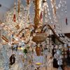 Grand chandelier Genois en bois doré sculpté et pampilles de verre multicolore ca.1880 – Image 5