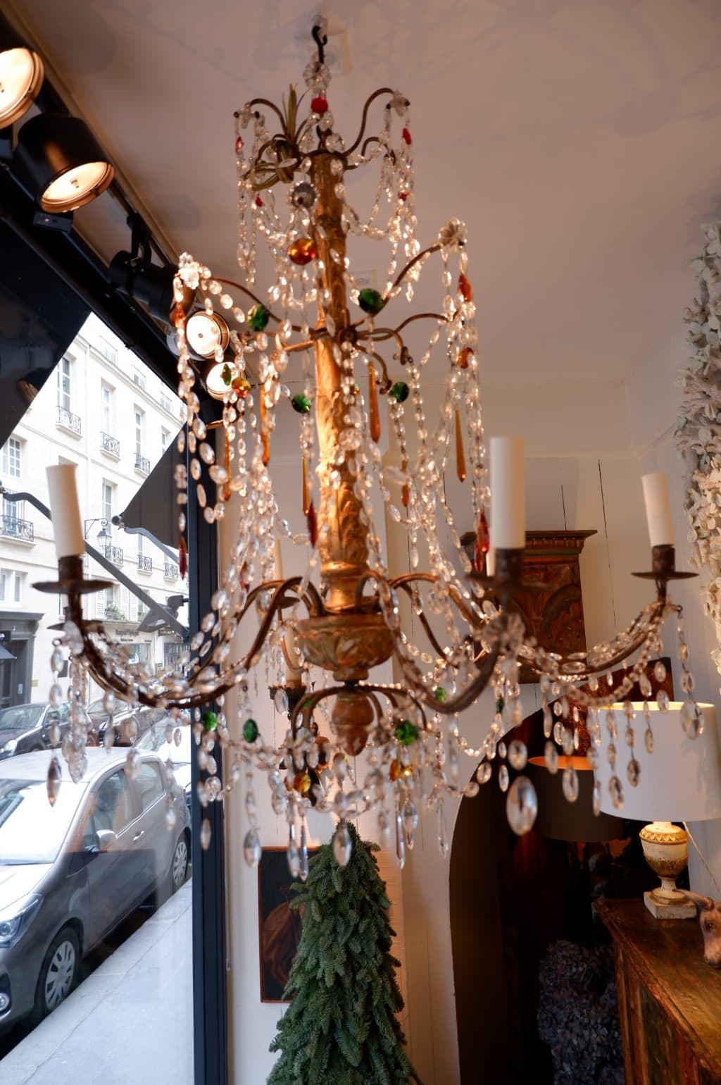 Grand chandelier Genois en bois doré sculpté et pampilles de verre multicolore ca.1880 – Image 11