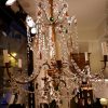 Grand chandelier Genois en bois doré sculpté et pampilles de verre multicolore ca.1880 – Image 10