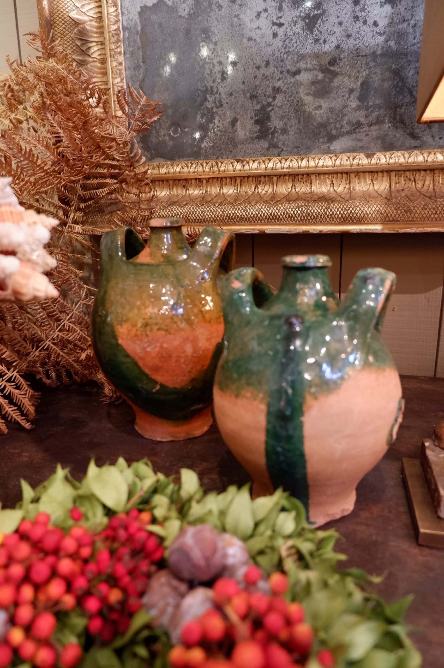 PAIRE DE CRUCHES NORMANDES BRISSARDS A GLACURE VERTE CA.1850