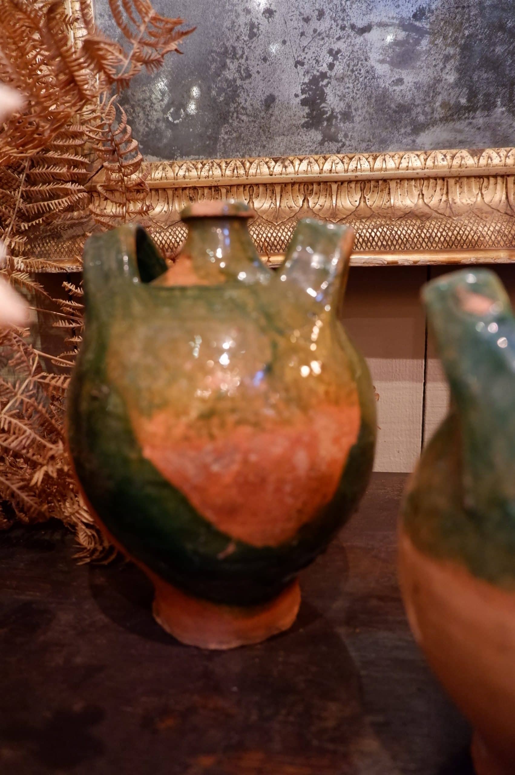 PAIRE DE CRUCHES NORMANDES BRISSARDS A GLACURE VERTE CA.1850 – Image 3