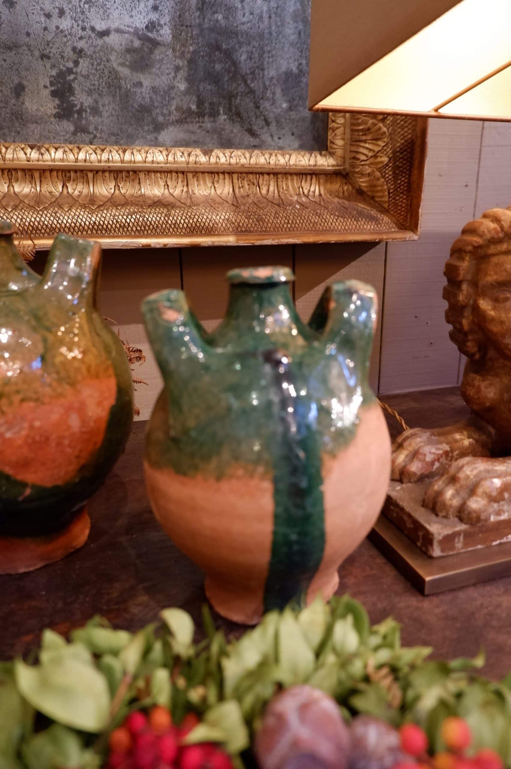 PAIRE DE CRUCHES NORMANDES BRISSARDS A GLACURE VERTE CA.1850 – Image 2