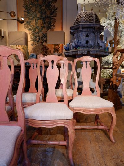Suite de 6 chaises baroques patine rouge pâle- Suède ca.1800