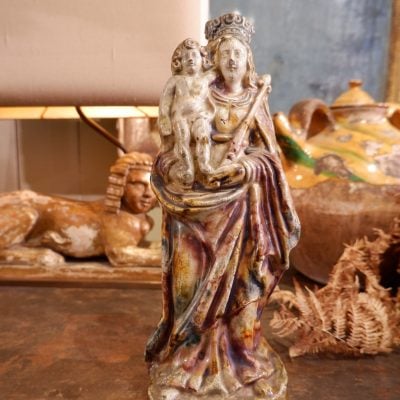 Statue de la Vierge à l’enfant en terre cuite émaillée – Normandie XVIIIe