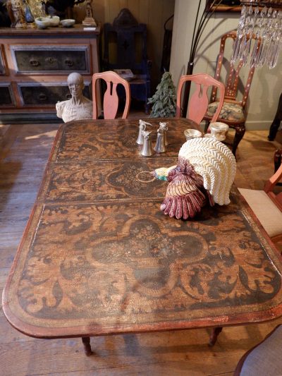 Table à double abattants dite “Getleg” pieds en bois tourné et plateau à motif fleuri peint sur toile fin XIXe