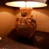 Paire de lampes en céramique "vanneries aux crustacés" + abat-jours soie cylindre – Image 2