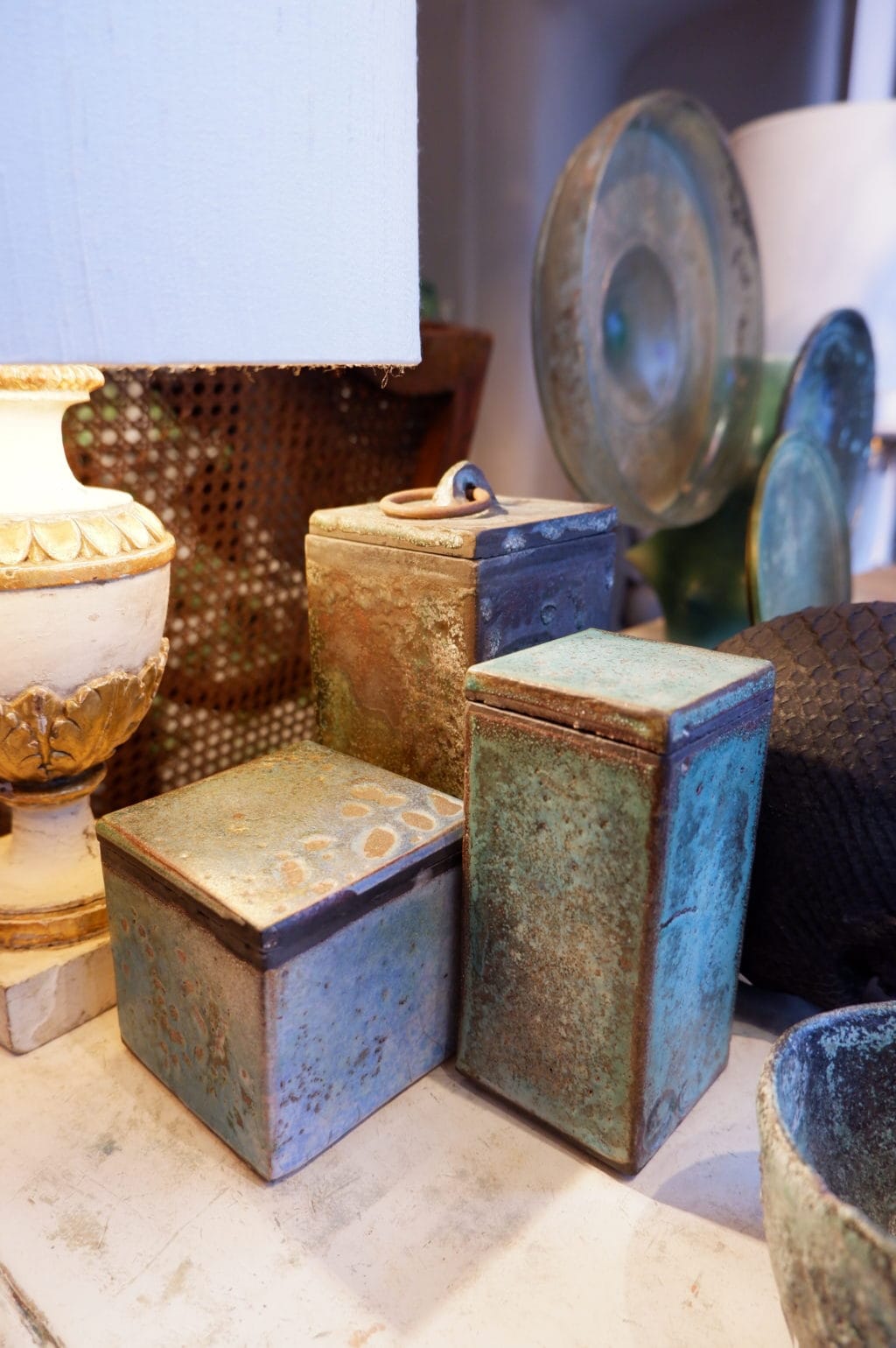 Ensemble de 3 boites en céramique émaillée "Raku vert de gris"  par D.Leonette – Image 6