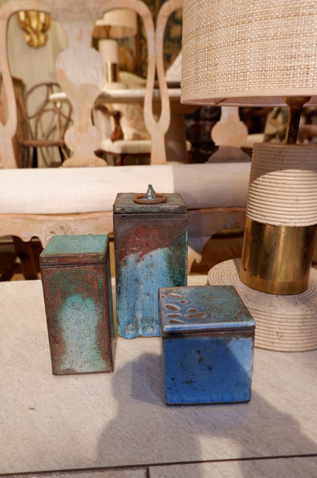 Ensemble de 3 boites en céramique émaillée "Raku vert de gris"  par D.Leonette – Image 4