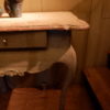 Table d'appoint baroque en bois sculpté avec un tiroir patine beige ca.1800 – Image 6
