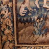 Grande tapisserie en laine polychrome "jardinier & son chien dans une verdure " d'époque fin XVIIe – Image 5