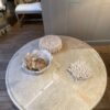 Grande table basse ronde "inclusions de pierres claires & pièces de laiton"par Paul Kingma datée 1987 – Image 6