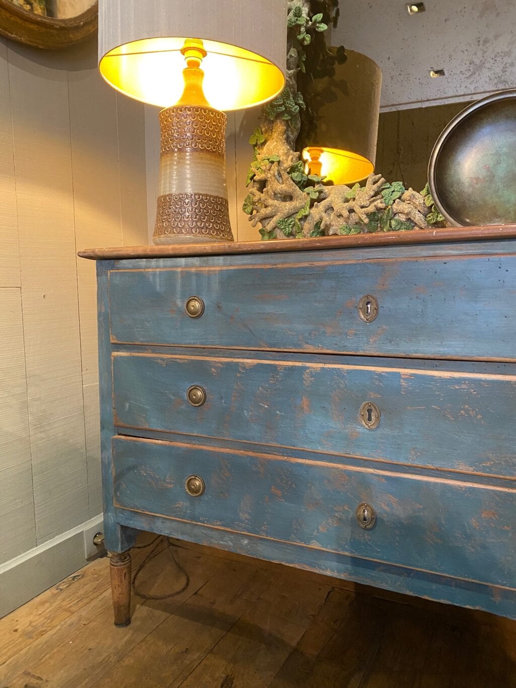 Commode à trois tiroirs patine bleue - France XIXe – Image 4