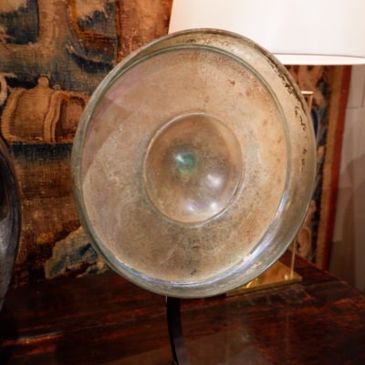 Grand plat en verre irisé période Romaine sur socle en bronze IIe siecle