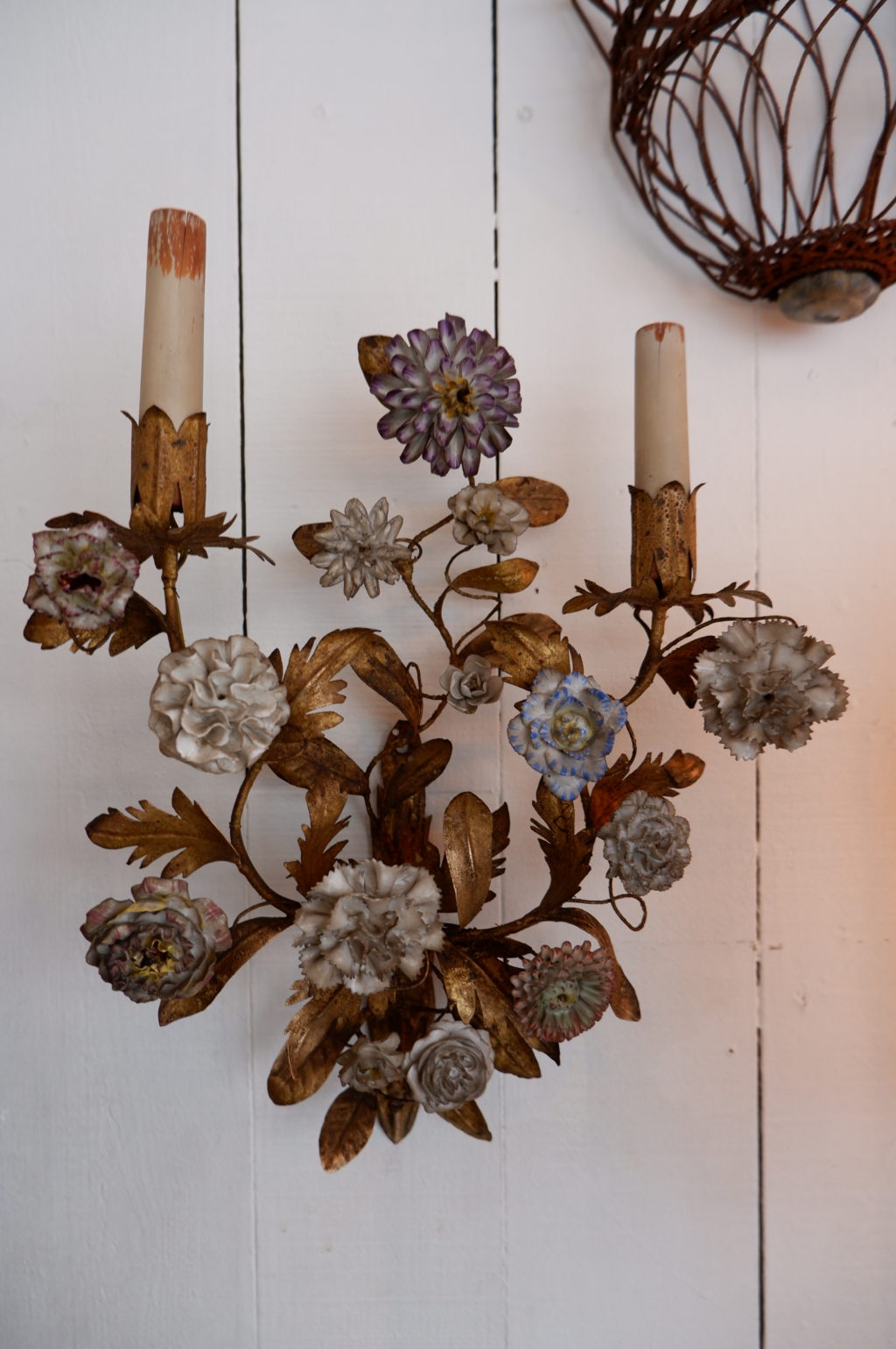 Pair of Italian sconces in gilded sheet metal and coloured porcelain flowers ca.1780