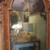 Grand miroir en bois sculpté fronton vase et feuilles d'acanthes patine feuille d'argent fin XIXe – Image 4