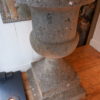 UNE PAIRE DE VASES EN PIERRE SUR SOCLE EPOQUE XVIIIE – Image 5
