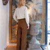UNE PAIRE DE VASES EN PIERRE SUR SOCLE EPOQUE XVIIIE – Image 3