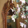 Grand miroir en bois sculpté fronton vase et feuilles d'acanthes patine feuille d'argent fin XIXe