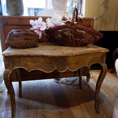 Elégante console en bois peint patine beige – Provence époque XVIIIe