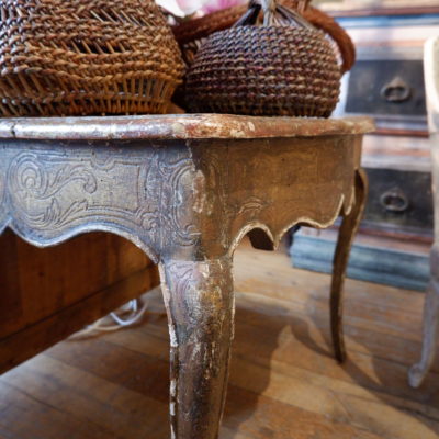Elégante console en bois peint patine beige – Provence époque XVIIIe