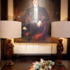 PAIRE DE LAMPES ENFANTS EN NOYER SCULPTE EPOQUE XVIIE + A/J EN FIL DE CUIVRE FLAMME – Image 6