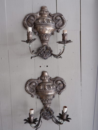 Pair of silver plated "flat vases" sconces - Italy 19th century