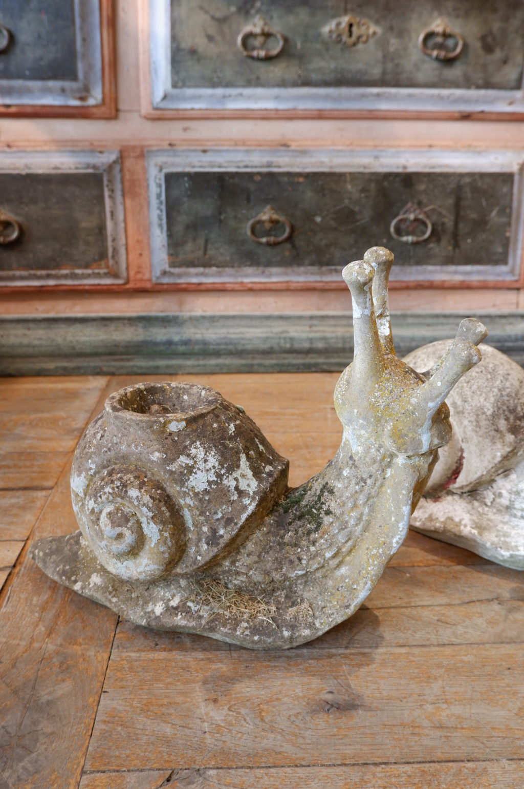 Painted cement snail -garden decoration ca.1900 - Picture 9