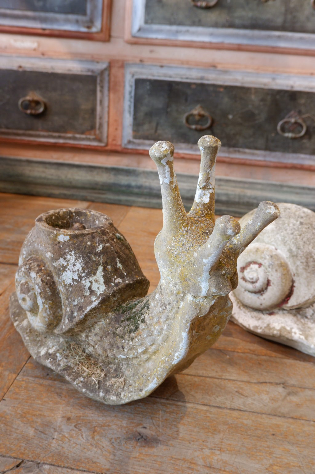 Painted cement snail -garden decoration ca.1900 - Picture 2