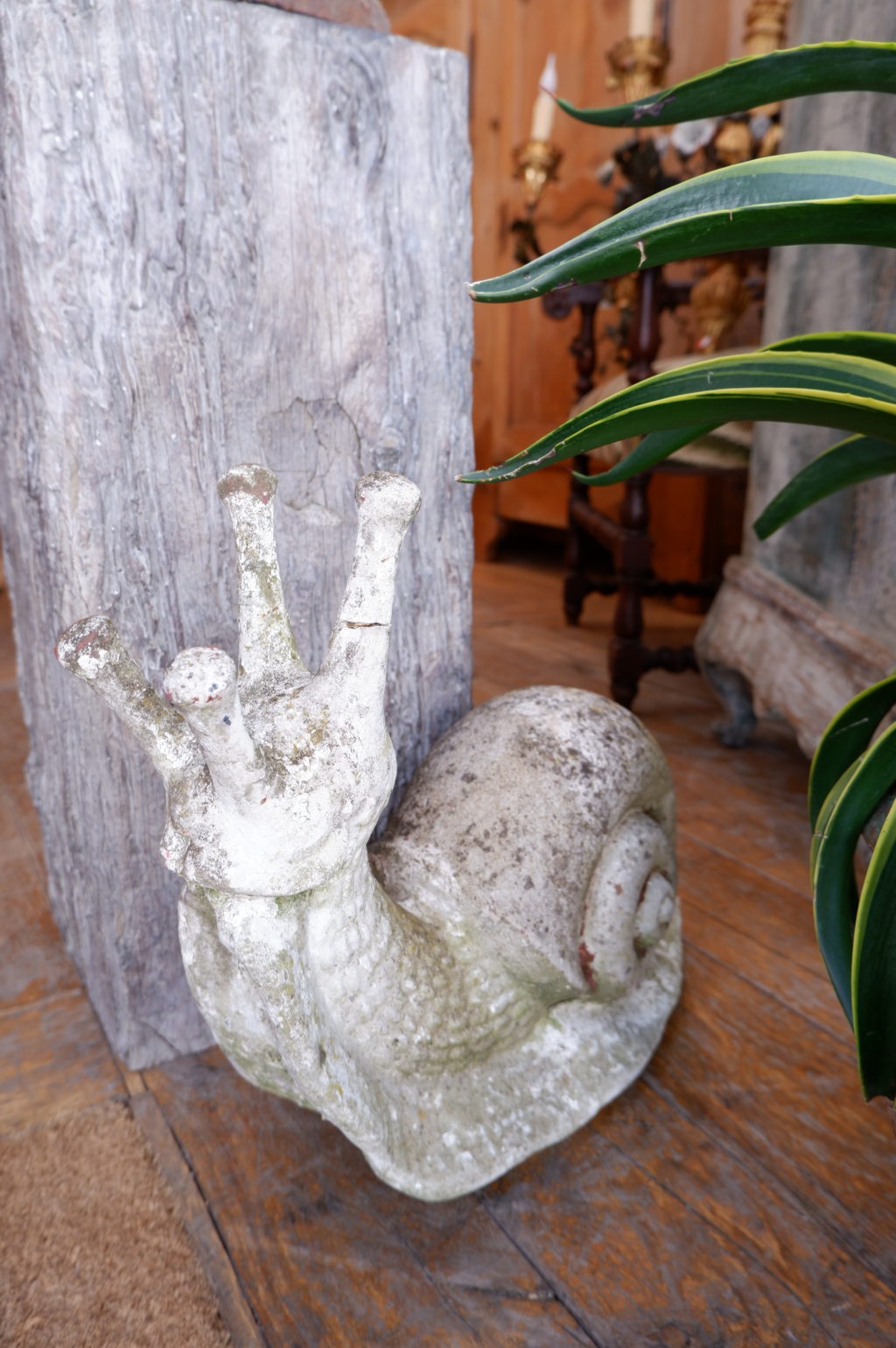 Painted cement snail -garden decoration ca.1900 - Picture 3