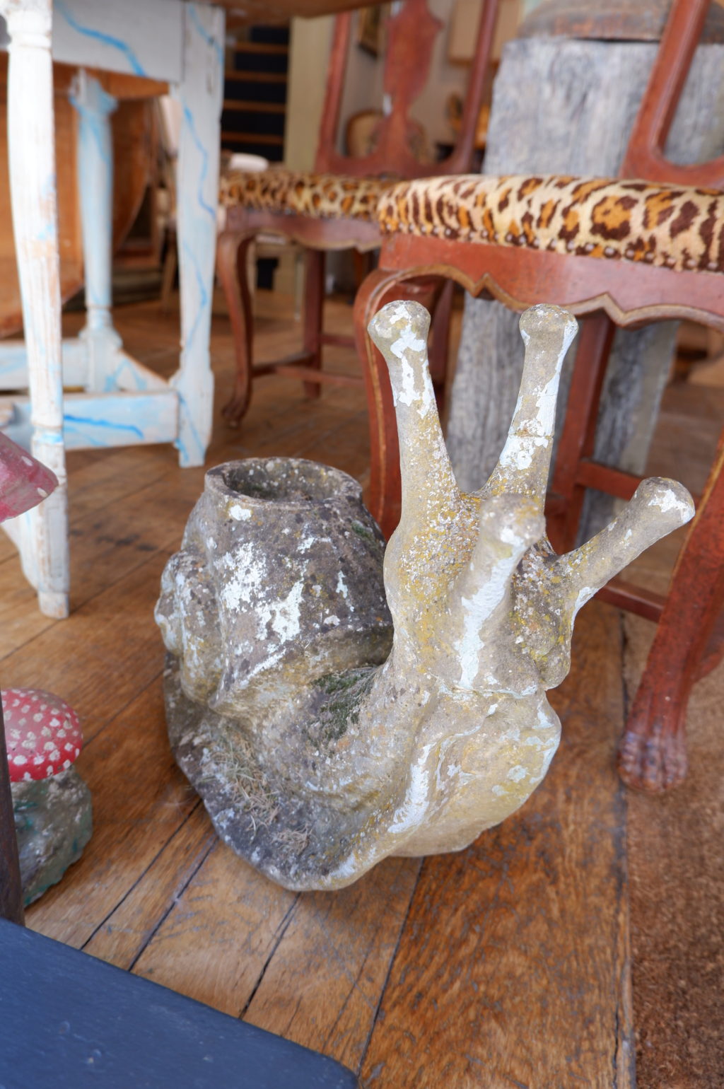 Painted cement snail -garden decoration ca.1900 - Picture 5