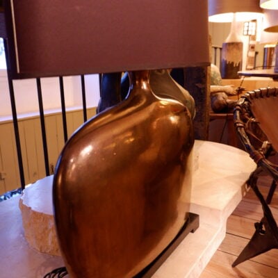 GRANDE LAMPE EN CERAMIQUE CUIVREE EXTRA-PLATE CA1960