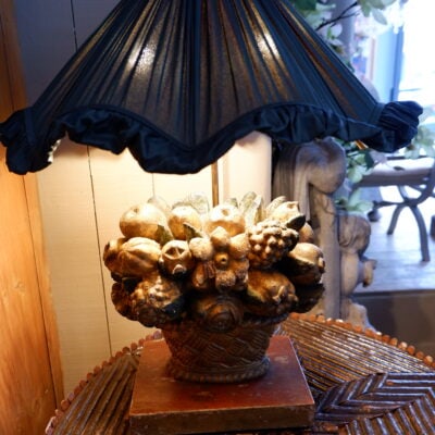 Lampe “corbeille en bois sculpté” ca.1800 + A/J en soie plissée