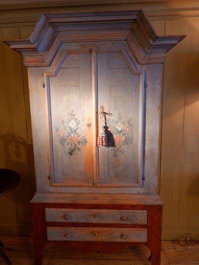 Swedish baroque high sideboard in painted wood ca.1821